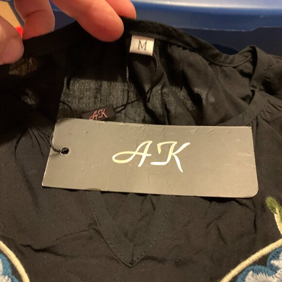 AK Women's Embroidered Mexican Top - Picture 7 of 7